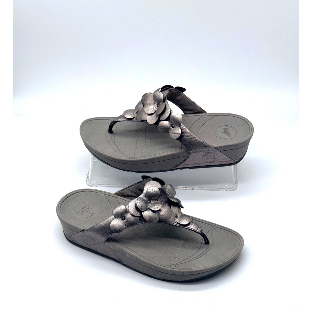 FitFlop Womens Size 6 Floral Thong Sandals Metallic Pewter Wobbleboard Comfort